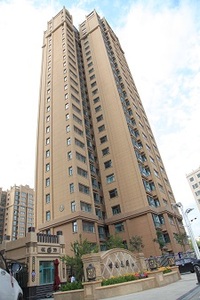 崇信世纪花园B区
地区：甘肃崇信          工艺：保温+真石漆
年份： 2017年           面积：65000平方米