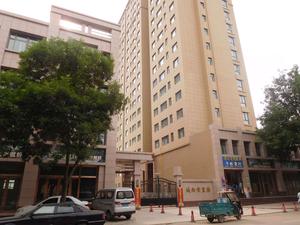 泾川城西安置楼
地区：甘肃泾川          工艺：保温+真石漆
年份： 2017年           面积：58000平方米